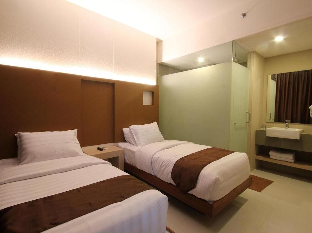 Os Airport Hotel 2*